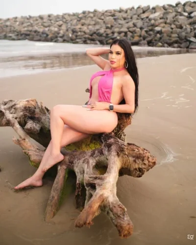 Florencia photo 7, latino, curvy, black hair, 158 cm, 63 kg, Large bust, Hong Kong
