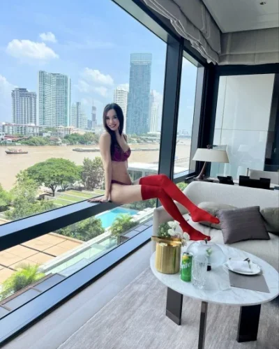 Paris photo 9, mixed, average, brunette, 170 cm, 56 kg, Small bust, Hong Kong
