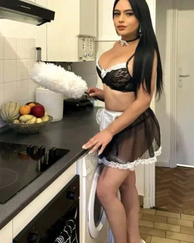 Amelia photo 31, latino, average, black hair, 174 cm, 61 kg, Large bust, Hong Kong