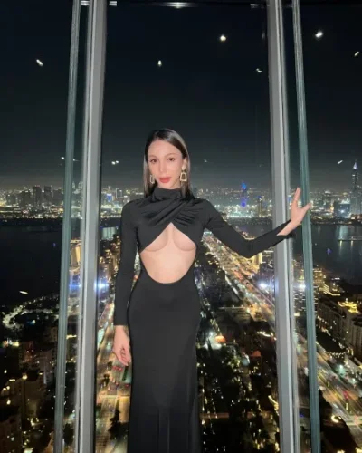 Rita photo 6, asian, average, brunette, 170 cm, 56 kg, Small bust, Hong Kong