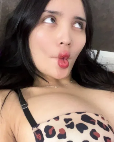 Angelina photo 13, asian, average, black hair, 163 cm, 55 kg, Medium bust, Hong Kong