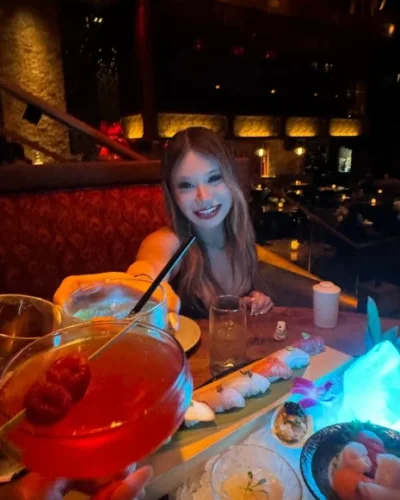 Haylee photo 1, asian, petite, brunette, 158 cm, 52 kg, Small bust, Hong Kong