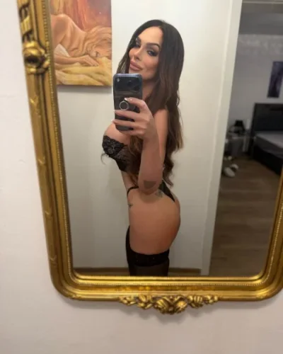 Gabriela photo 2, latino, average, brunette, 170 cm, 65 kg, Medium bust, Hong Kong