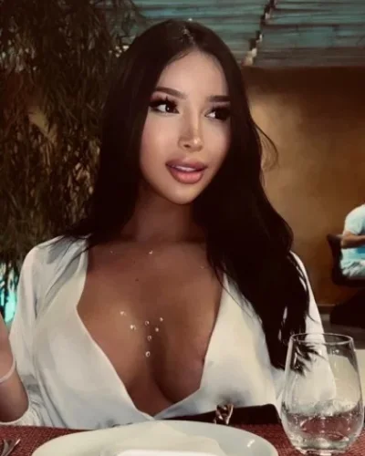 Alessia photo 5, latino, average, brunette, 178 cm, 68 kg, Large bust, Hong Kong