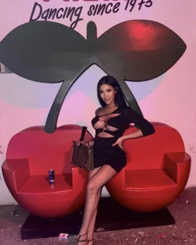 Alessia photo 9, latino, average, brunette, 178 cm, 68 kg, Large bust, Hong Kong