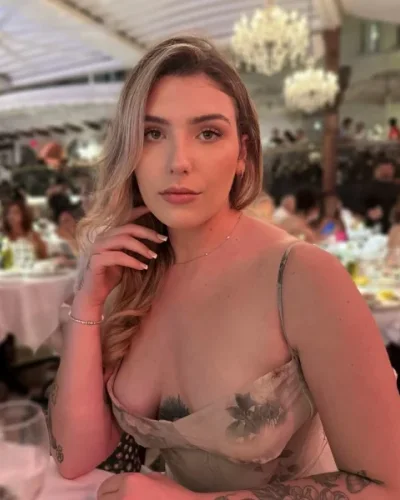 Elvira photo 5, european, average, brunette, 176 cm, 68 kg, Medium bust, Hong Kong