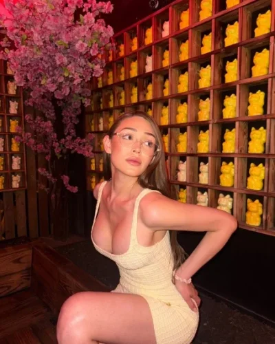 Debora photo 7, latino, average, brunette, 167 cm, 58 kg, Medium bust, Hong Kong