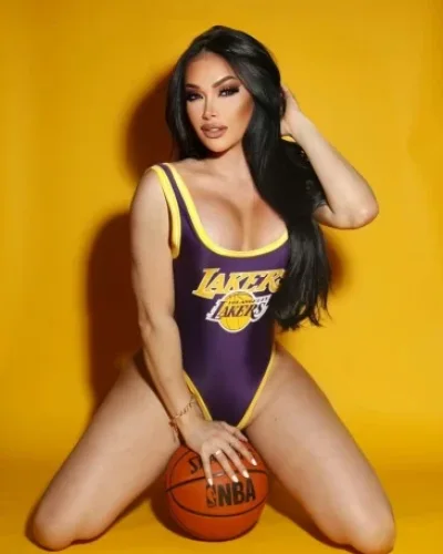 Corina photo 6, latino, average, black hair, 174 cm, 63 kg, Large bust, Hong Kong