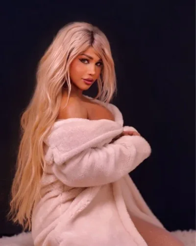 Ximena photo 2, latino, athletic, blonde hair, 170 cm, 72 kg, Large bust, Hong Kong