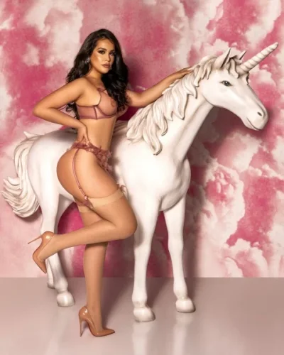 Emiliana photo 12, european, athletic, black hair, 170 cm, 68 kg, Large bust, Hong Kong