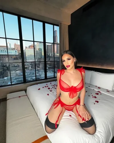 Emiliana photo 24, european, athletic, black hair, 170 cm, 68 kg, Large bust, Hong Kong