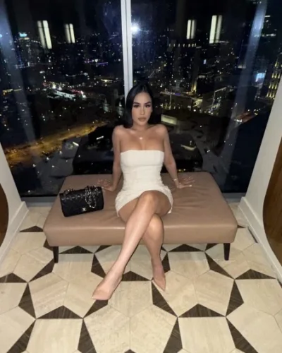 Emiliana photo 67, european, athletic, black hair, 170 cm, 68 kg, Large bust, Hong Kong