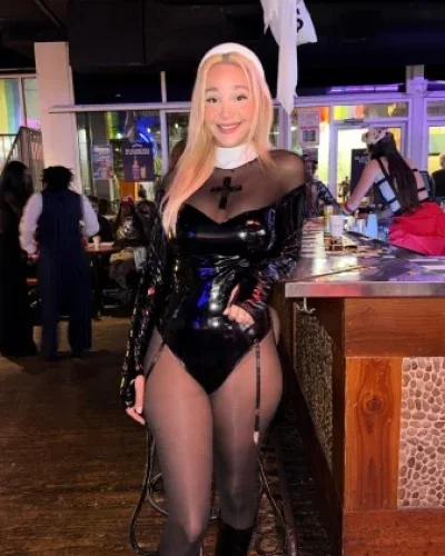 Susan photo 2, european, athletic, blonde hair, 164 cm, 61 kg, Large bust, Hong Kong