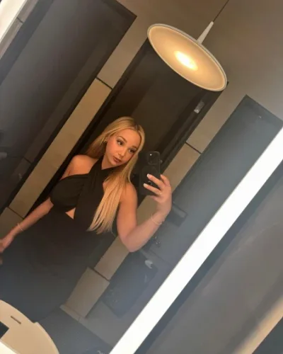 Susan photo 5, european, athletic, blonde hair, 164 cm, 61 kg, Large bust, Hong Kong