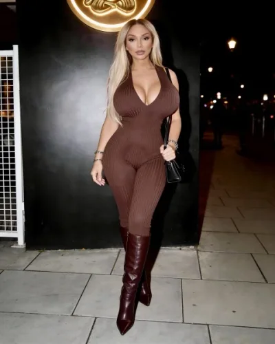 Romina photo 12, mixed, average, blonde hair, 174 cm, 65 kg, Large bust, Hong Kong
