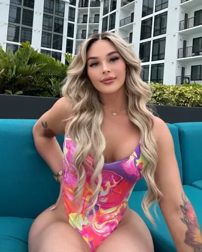 Kelsey photo 21, european, curvy, blonde hair, 170 cm, 77 kg, Large bust, Hong Kong