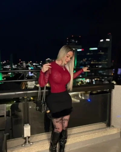 Kelsey photo 54, european, curvy, blonde hair, 170 cm, 77 kg, Large bust, Hong Kong