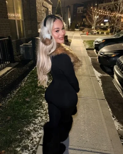 Kelsey photo 74, european, curvy, blonde hair, 170 cm, 77 kg, Large bust, Hong Kong