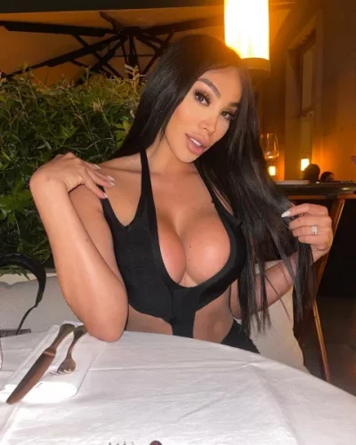 Berenice photo 26, latino, average, black hair, 174 cm, 63 kg, Large bust, Hong Kong