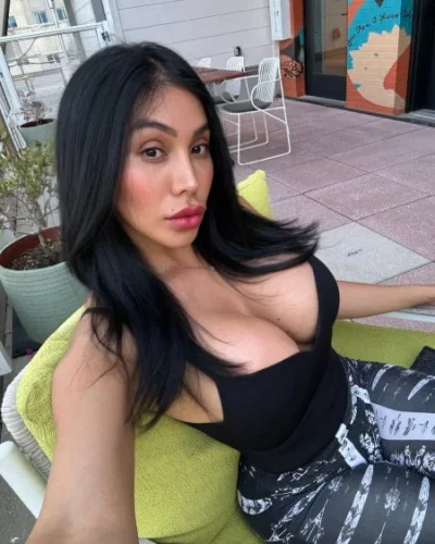 Berenice photo 35, latino, average, black hair, 174 cm, 63 kg, Large bust, Hong Kong