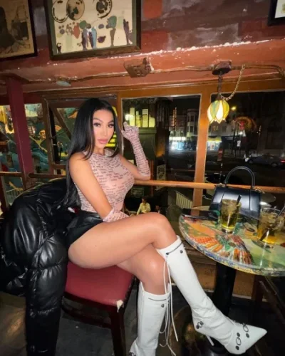 Berenice photo 37, latino, average, black hair, 174 cm, 63 kg, Large bust, Hong Kong