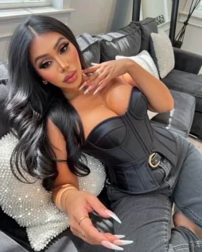 Berenice photo 45, latino, average, black hair, 174 cm, 63 kg, Large bust, Hong Kong