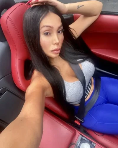 Berenice photo 8, latino, average, black hair, 174 cm, 63 kg, Large bust, Hong Kong