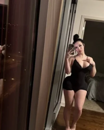 Desiree photo 27, european, curvy, black hair, 158 cm, 72 kg, Large bust, Hong Kong
