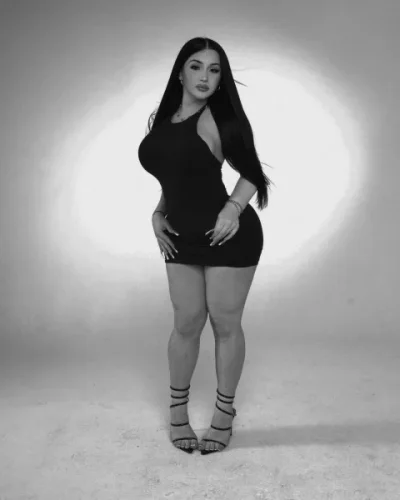 Desiree photo 33, european, curvy, black hair, 158 cm, 72 kg, Large bust, Hong Kong