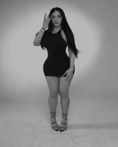 Desiree photo 34, european, curvy, black hair, 158 cm, 72 kg, Large bust, Hong Kong