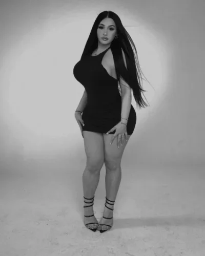 Desiree photo 35, european, curvy, black hair, 158 cm, 72 kg, Large bust, Hong Kong