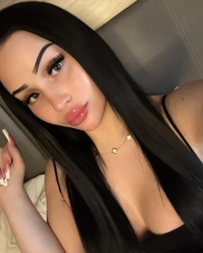 Desiree photo 40, european, curvy, black hair, 158 cm, 72 kg, Large bust, Hong Kong