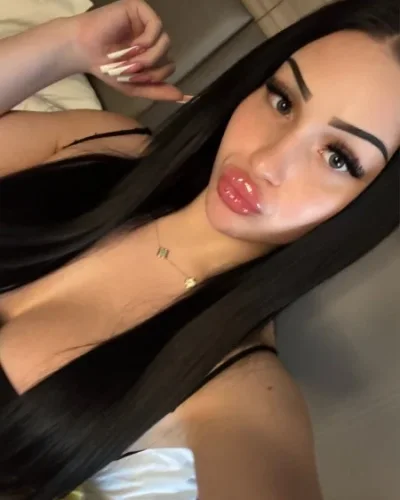 Desiree photo 46, european, curvy, black hair, 158 cm, 72 kg, Large bust, Hong Kong