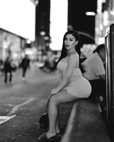 Desiree photo 5, european, curvy, black hair, 158 cm, 72 kg, Large bust, Hong Kong