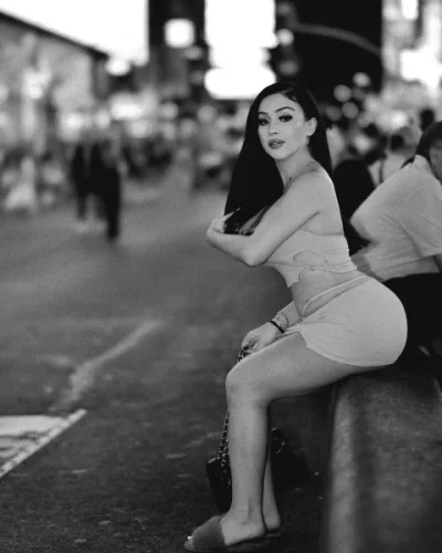 Desiree photo 7, european, curvy, black hair, 158 cm, 72 kg, Large bust, Hong Kong