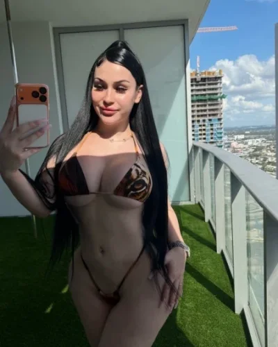 Desiree photo 74, european, curvy, black hair, 158 cm, 72 kg, Large bust, Hong Kong