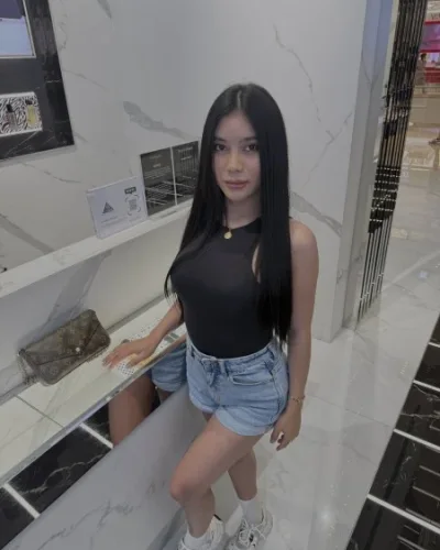Aiko photo 3, mixed, petite, black hair, 149 cm, 45 kg, Medium bust, Hong Kong