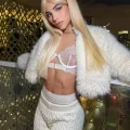 Yvonne photo 2, latino, slim, blonde hair, 180 cm, 61 kg, Small bust, Hong Kong