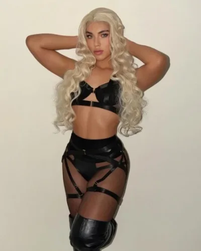 Yvonne photo 6, latino, slim, blonde hair, 180 cm, 61 kg, Small bust, Hong Kong