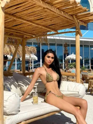Sienna photo 1, asian, average, black hair, 174 cm, 65 kg, Small bust, Hong Kong