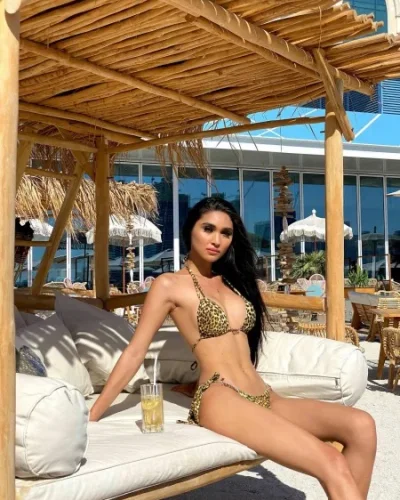 Sienna photo 1, asian, average, black hair, 174 cm, 65 kg, Small bust, Hong Kong