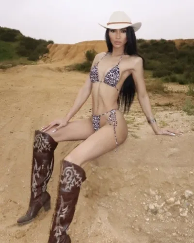 Sienna photo 54, asian, average, black hair, 174 cm, 65 kg, Small bust, Hong Kong
