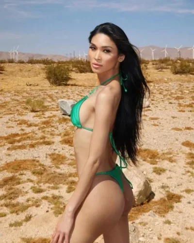 Sienna photo 55, asian, average, black hair, 174 cm, 65 kg, Small bust, Hong Kong