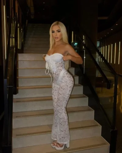 Alexa photo 3, latino, average, blonde hair, 161 cm, 52 kg, Medium bust, Hong Kong