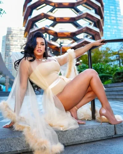 Sharlot photo 21, latino, average, black hair, 174 cm, 61 kg, Medium bust, Hong Kong