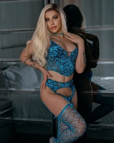Aurora photo 2, latino, average, blonde hair, 174 cm, 65 kg, Large bust, Hong Kong