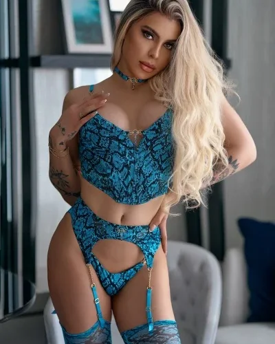 Aurora photo 4, latino, average, blonde hair, 174 cm, 65 kg, Large bust, Hong Kong