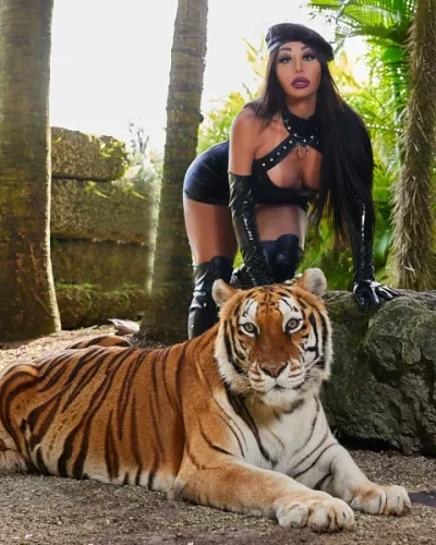 Valeri photo 13, latino, athletic, black hair, 170 cm, 72 kg, Large bust, Hong Kong