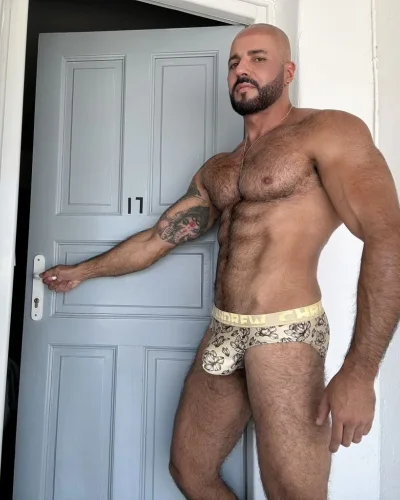 Sultan photo 74, european, curvy, brunette, 188 cm, 93 kg, Hong Kong