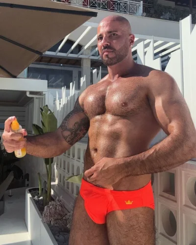Sultan photo 75, european, curvy, brunette, 188 cm, 93 kg, Hong Kong